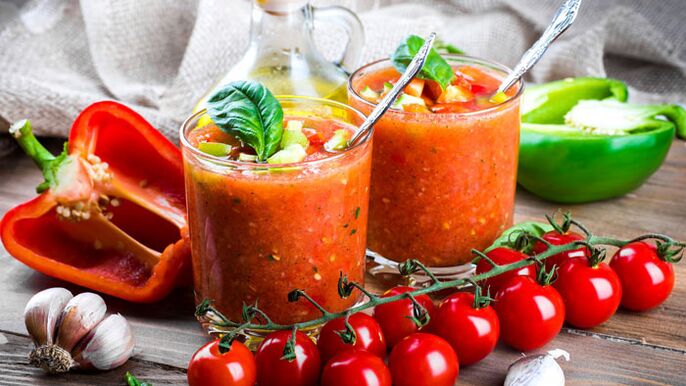 Un shake détox aux tomates cerises et aux poivrons pour dynamiser et favoriser la perte de poids. 
