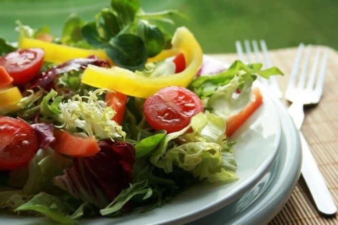 salade de légumes pour perdre du poids avec une bonne nutrition