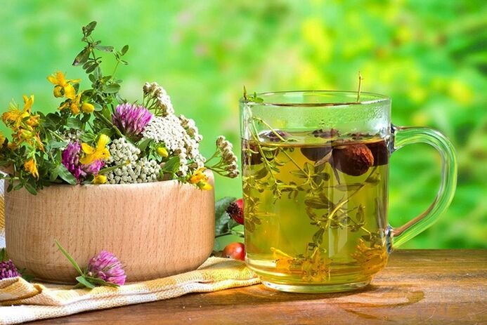Lors d'une journée de jeûne au kéfir, il est nécessaire de boire des infusions de plantes. 